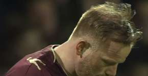 Na Holanda, torcida adversária canta para goleiro que perdeu a mãe: “You’ll Never Walk Alone”