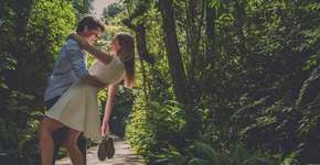 Noivos pedem ração para doar em vez de presentes de casamento