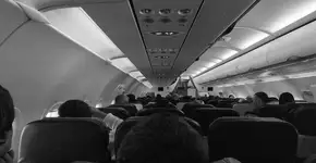 Evite esses 3 alimentos no avião para evitar qualquer tipo de problema