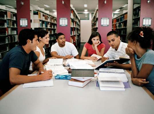 Oportunidades de estudos na França. Divulgação Campus France Brasil 