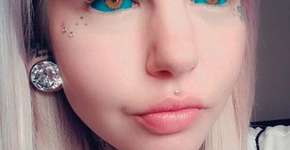 ‘Mulher dragão’ pinta olhos de azul e divide língua ao meio