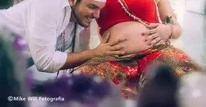 Para celebrar chegada de bebê, casal grávido faz ensaio com o tema Umbanda; veja fotos