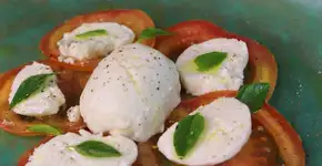 Aprenda a fazer muçarela de búfala vegana (isso mesmo que você leu)