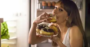 Consumo de bebida alcoólica aumenta vontade de comer, diz estudo