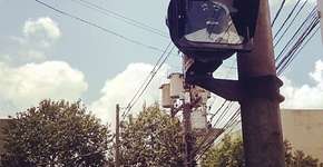 Semáforos com o rosto de Adoniran Barbosa alegram cruzamentos do Bixiga