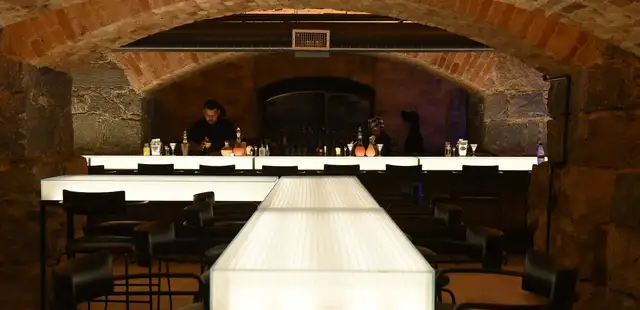 Labirinto bom de se perder: conheça o bar no subsolo do Municipal