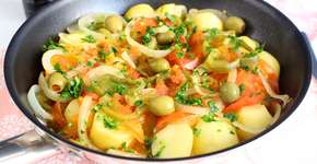 Aprenda a fazer uma arrasadora batatalhoada na frigideira