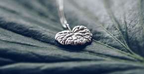 ‘Joias verdes’ são feitas de prata reciclada de lixo eletrônico