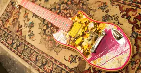 Argentino cria guitarras com boards de skate