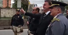 Bolsonaro acenava para motoristas na Dutra quando ouviu: ‘pau no c*’