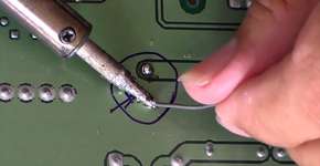 Porta giratória como fonte de energia elétrica