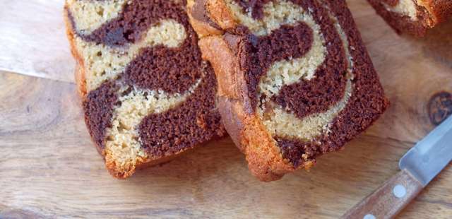 Bolo mesclado: uma delícia marmorizada para o café