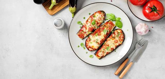 Uma delícia de berinjela recheada simples ideal para o almoço