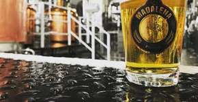 Cervejaria na Grande SP tem exposição de motos e carros customizados