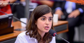 Tabata Amaral se irrita ao aparecer em charge e inicia bate-boca na web