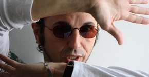 Zeca Baleiro lança dois CDs e um livro na Livraria da Vila de Moema