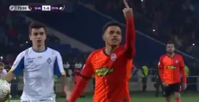 ‘A torcida fez sons de macaco’, diz jogador alvo de racismo na Ucrânia