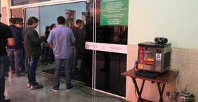 Velório tem música e bebida para atender último pedido de homem