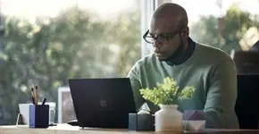 Microsoft e Nova Escola abrem curso gratuito para treinar professores em IA