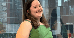 ‘Queria ter o meu dinheiro pra conhecer Paris’, a história de uma mulher com Síndrome de Down que enfrenta o mercado de trabalho