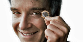 Eike Batista foi filmado num culto evangélico no Rio de Janeiro