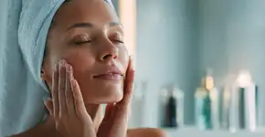 Double cleansing melhora pele oleosa e acne sem agredir