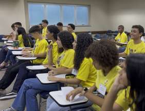 Educação: ONG oferece bolsas para jovens de escolas públicas