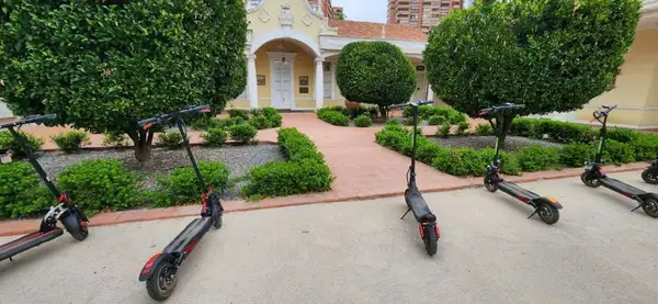 Passeio foi feito com patinetes elétricos com a Rollinchile