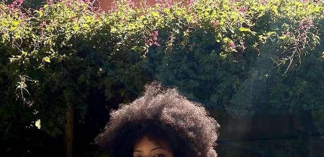 Sábado Autoral com Izandra