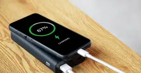 Emirates proíbe uso de carregadores portáteis a bordo