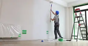 Dicas simples para limpar as paredes pintadas da sua casa