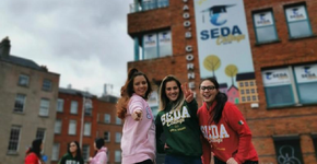 Escola irlandesa oferece 100 bolsas de intercâmbio e trabalho na Europa para brasileiros