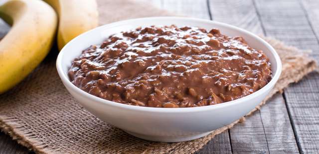 Faça um delicioso mingau de cacau para o café da manhã