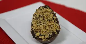 A páscoa passou, mas a vontade de comer chocolate não: aprenda a fazer ovo de colher cake pop