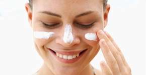 Quatro cuidados básicos para manter a pele livre de cravos e espinhas