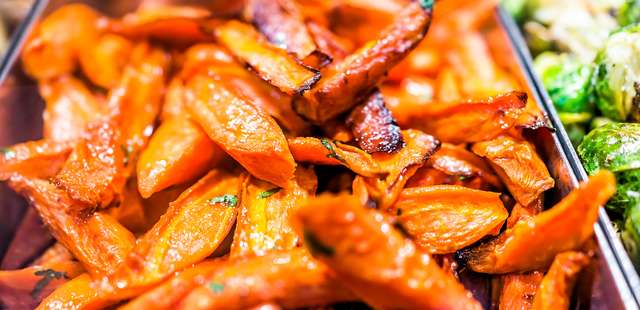 Cenoura caramelizada: o acompanhamento que ninguém espera, mas sempre pedem a receita depois