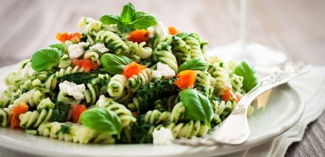Macarrão ao pesto: bora fazer?