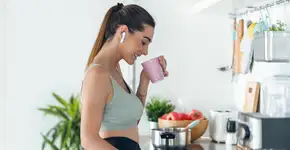 Tomar isso de manhã pode ajudar a eliminar gordura da barriga, diz estudo