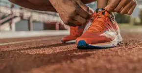 Tênis de corrida e caminhada com até 70% de desconto; confira as ofertas