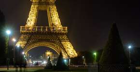 Turista brasileira denuncia ter sido estuprada em jardins da Torre Eiffel