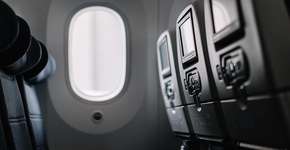 Esse é o lado do avião onde você deve escolher sentar