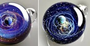 Esferas de vidro formam universos na arte de Satoshi Tomizu