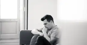 Descobrir autismo na fase adulta é mais comum do que você pensa; conheça alguns sinais