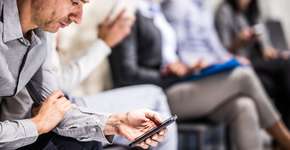 Multinacional recruta desempregados, aposentados e refugiados