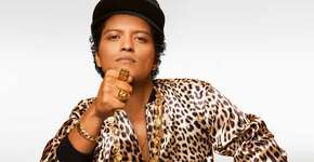 Bruno Mars posta foto de quando era criança e acaba processado