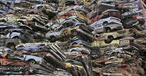 Fotógrafo critica a cultura do consumismo com fotos assustadoras do lixo nosso de cada dia