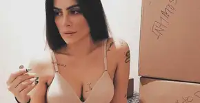 Cleo Pires mostra gorduras localizadas e culpa sua ansiedade