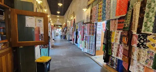 Souq Waqif, mercado tradicional que preserva a atmosfera histórica de Doha
