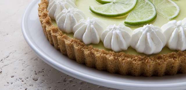 Torta de limão refrescante e sem erro para adoçar seu dia
