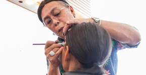 Celso Kamura dá curso gratuito de maquiagem na internet